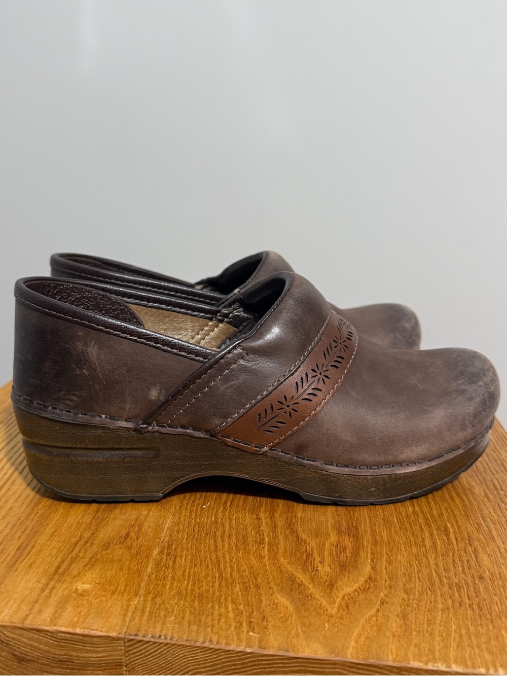 Dansko Shoes 7.5 Brown Leather Clogs Floral Cutout Trim Slip On Closed Toe Women